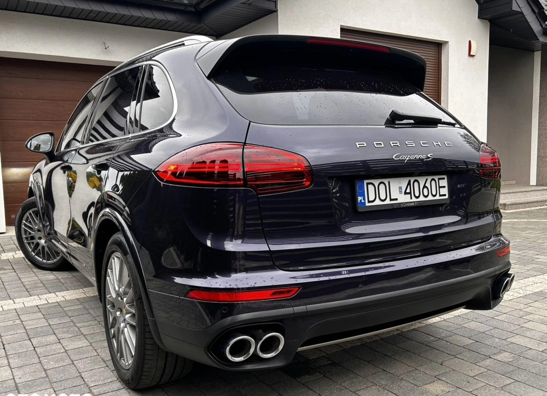 Porsche Cayenne cena 229000 przebieg: 200000, rok produkcji 2017 z Międzybórz małe 667